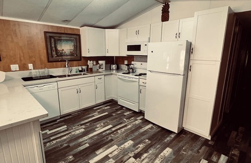 Cedar Key Cottage | Charming waterfront home on Goose Cove .