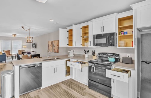 Simpsonville House | Charming Simpsonville 3BR/2BA Home, Pet-Friendly!