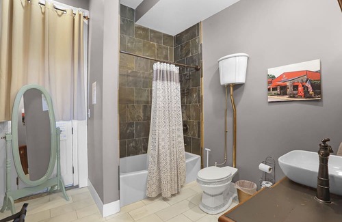 Washington House | Private Room w/ Shared Bath