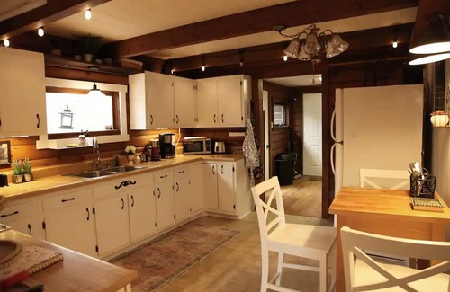 Bynum Cabin | Log Cabin Family Woodland Escape