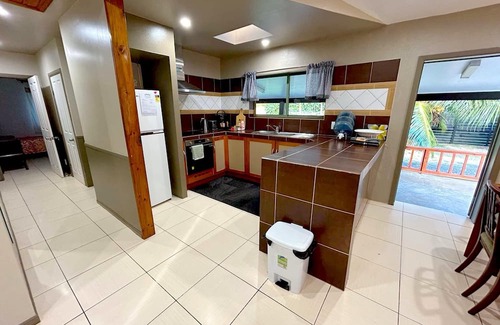 Arorangi House | Evangeline's Home 3 minutes walk to the Mini Golf