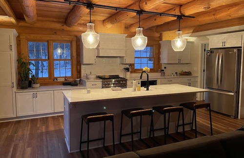 Wautoma Cabin | Log cabin on the lake. Game room, fire pit, near golf & supper clubs! Sleeps 14