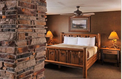 St. Joseph House | Theme Suite in Historic St. Joseph, Whirlpool, Stoney Creek | 4 Units