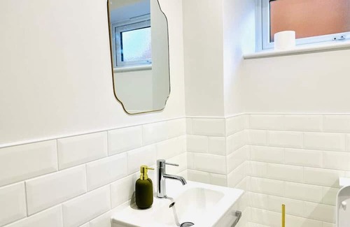 Dover Apartment | Cosy Dover suite w Free Parking