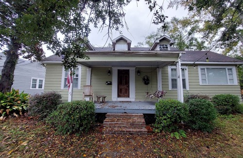 Hannon Park House | Lafayette Historical Mobile 🏡 PORCHES. MASSAGE CHAIR/JETTUB.nFam/pet friendly.