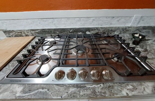 Hannon Park House | Lafayette Historical Mobile 🏡 PORCHES. MASSAGE CHAIR/JETTUB.nFam/pet friendly.