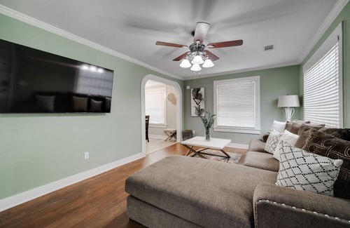 Conway House | Minutes to downtown/UCA/Hendrix and main attractions! Pet-Friendly hidden gem!