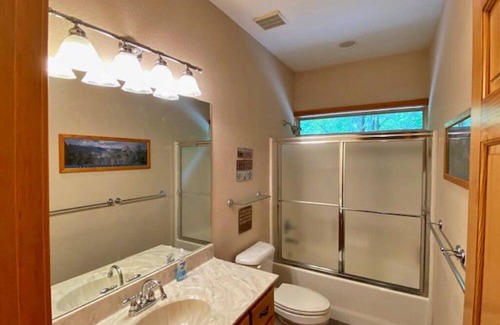 Tate Cabin | Cozy cabin on Amicalola Mountain with magnificent views!