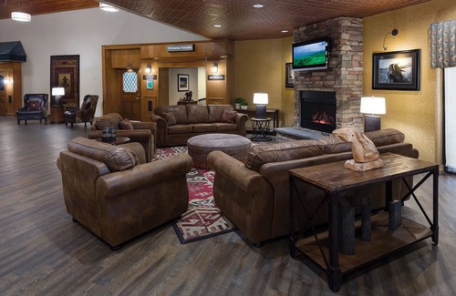 Casper House | Free Airport Shuttle! 3 Units in Great Location Near Downtown, Swimming Pool!