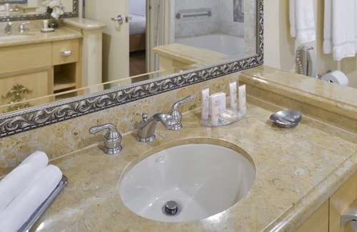 Enterprise Resort | Luxury One Bedroom and One Bathroom Unit with Full Amenities