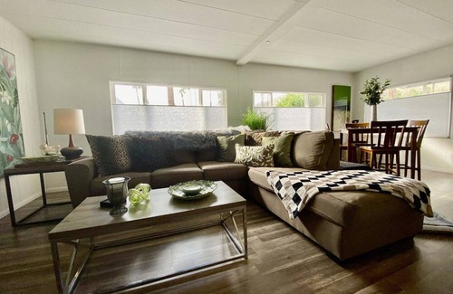 The Mesa House | Palm Springs Tiki Getaway! Pet-Friendly!