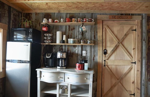 Tracy City House | Goat Pen Hostel - Gizzard South