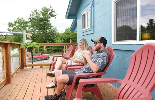 Tracy City House | Goat Pen Hostel - Gizzard South