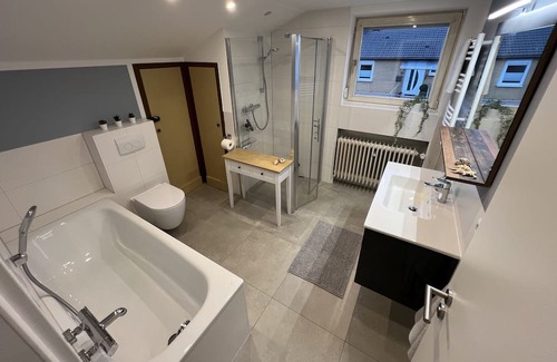 Homberg House | Großes Ferienhaus in Nordhessen: 180qm mit Fünf Schlafzimmern und Drei Bädern
