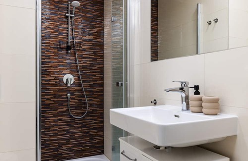 Petrska ctvrt Apartment | Blue Vibe studio - Florenc - Sleeps 3