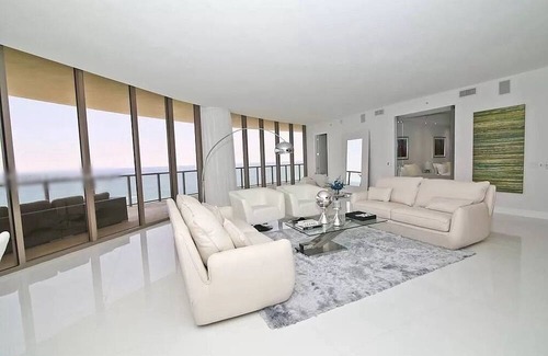 Surfside Apartment | Oceanfront Luxury Penthouse Bal in Harbour - 3 Bedrooms