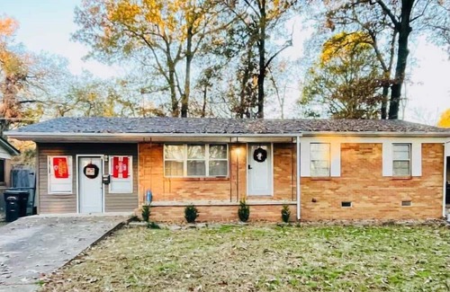 Batesville House | A Peaceful Getaway for your home away from home