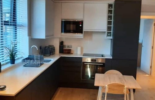 Woking Apartment | 1 bedroom modern apartment in Woking with own parking.