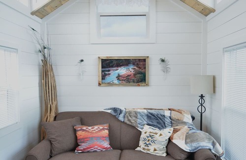 Prescott Valley House | Tiny Home with full kitchen, Loft sleeping, patio, private parking, dark skies.