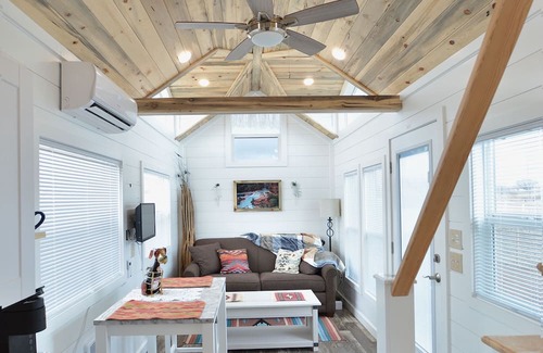 Prescott Valley House | Tiny Home with full kitchen, Loft sleeping, patio, private parking, dark skies.