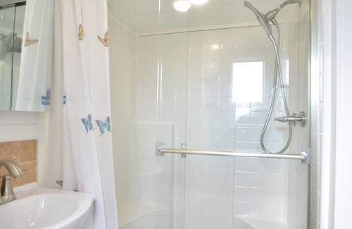 Prescott Valley House | Tiny Home with full kitchen, Loft sleeping, patio, private parking, dark skies.