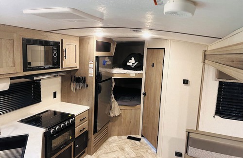 Yakima House | Glamping in a like new, well maintained RV that has everything you need!!!