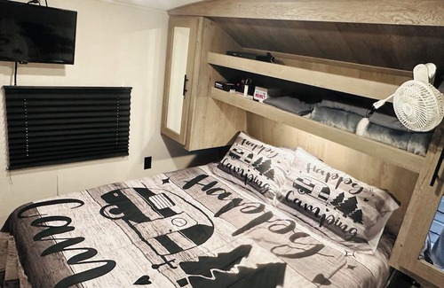 Yakima House | Glamping in a like new, well maintained RV that has everything you need!!!