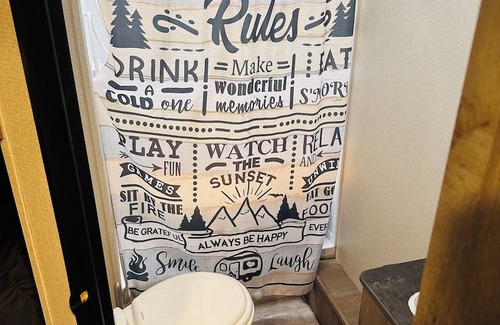 Yakima House | Glamping in a like new, well maintained RV that has everything you need!!!