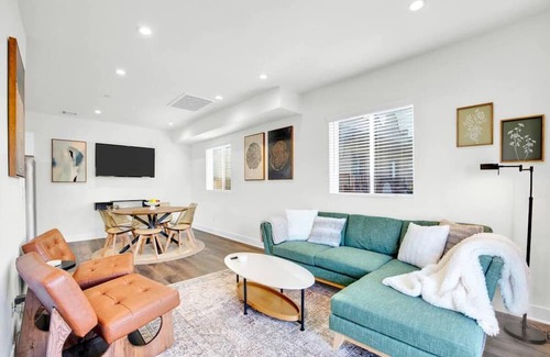 Historic Filipinotown House | Newly built luxury condo near Downtown&Hollywood