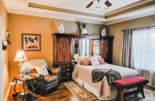 Beebe House | RaneyDay RedBird Retreat Water View/near Searcy AR