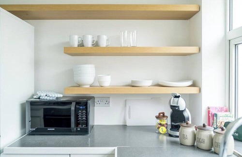 Monkhams Apartment | Stylish three Bedroom flat In London