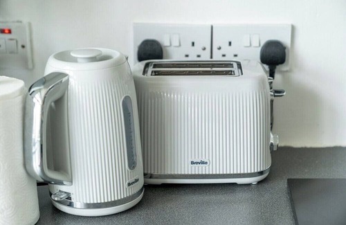 Monkhams Apartment | Stylish three Bedroom flat In London