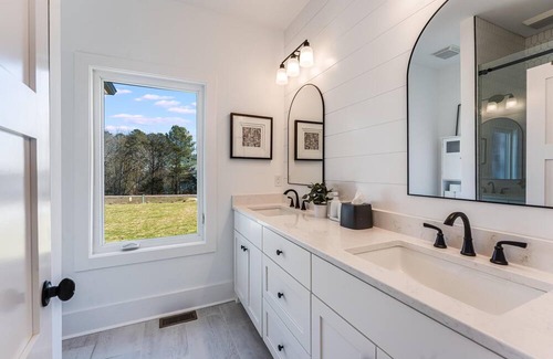 Hartwell House | The Elm Cottage - Amazing Lakehouse