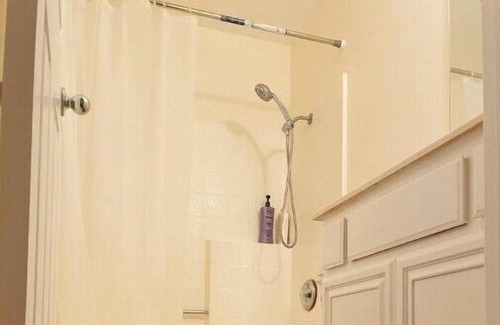 Estates at Canyon Crest House | Nice Private Room 2 Riverside