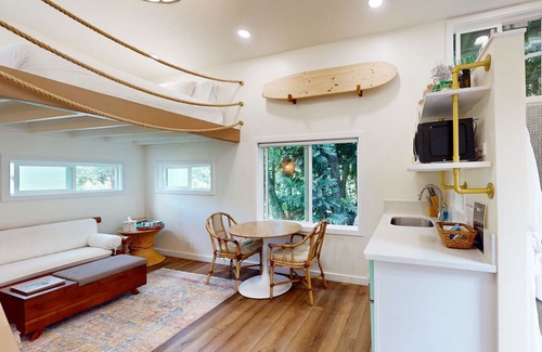 Mililani Apartment | Gorgeous guest suite in great central location with loft, kitchenette, streaming