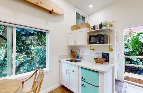 Mililani Apartment | Gorgeous guest suite in great central location with loft, kitchenette, streaming