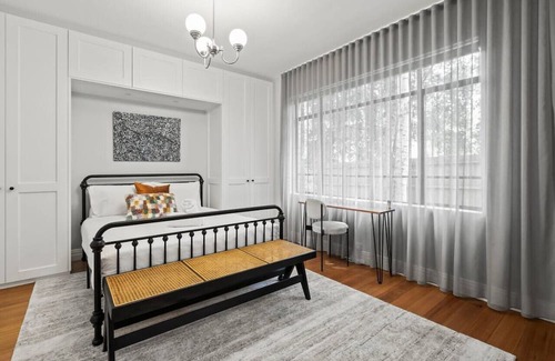 St. Kilda East Apartment | Saint Kilda Sanctuary - complementary car park