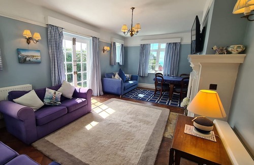 St. Mawes Cottage | The White House - a holiday home that sleeps 9 guests in 5 bedrooms
