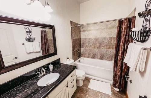 Helena Condo | Entire Luxury Condo: 4 downtown units