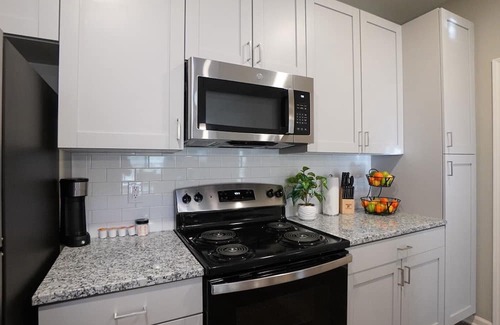 University Place Apartment | Barsala l Modern 3BD in the University City area