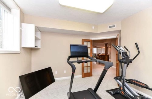 Carmel House | Large four bedroom house with pool and outdoor kitchen near Grand Park