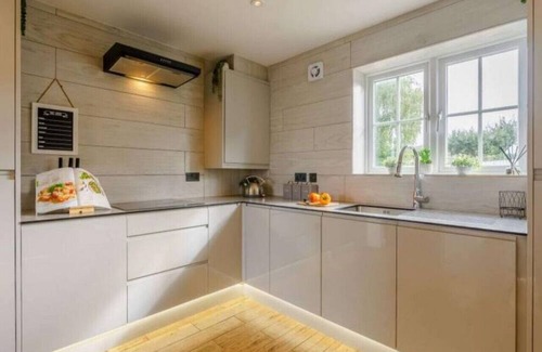 Kirby Misperton House | Spacious 6 bed w/hottub near Flamingo Land