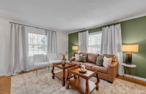 Lexington House | DWNTN Lex - 3bd/2ba - Lounge & Patio - Near Keeneland, UK, & KY Bourbon Trail!