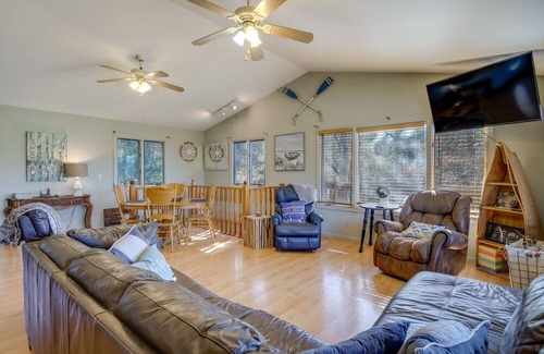 Sevierville House | Lakefront Sevierville Home w/ Private Dock!