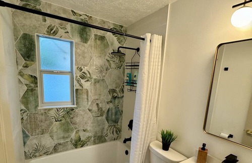 St. Petersburg - Clearwater House | Hampton Hideaway in Saint Pete with WiFi, smart TVs, firepit, & free parking!