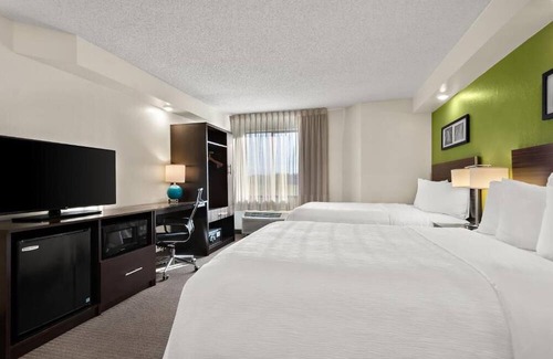 Wesley Chapel House | Stay Near The Grove - Free Breakfast, Outdoor Pool & Free Parking in 4 Units