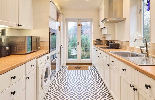 Canterbury Villa | Host & Stay | Roper Villa