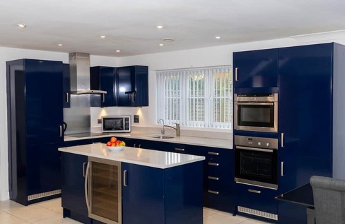 Sheerness House | 4 Luxurious Executive Villa