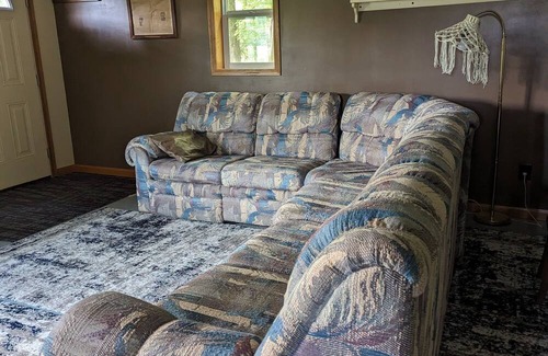 Brazil House | Morton Barn, 25 acres of woods, trails setting, 1.5 acres fishing pond