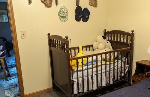 Brazil House | Morton Barn, 25 acres of woods, trails setting, 1.5 acres fishing pond